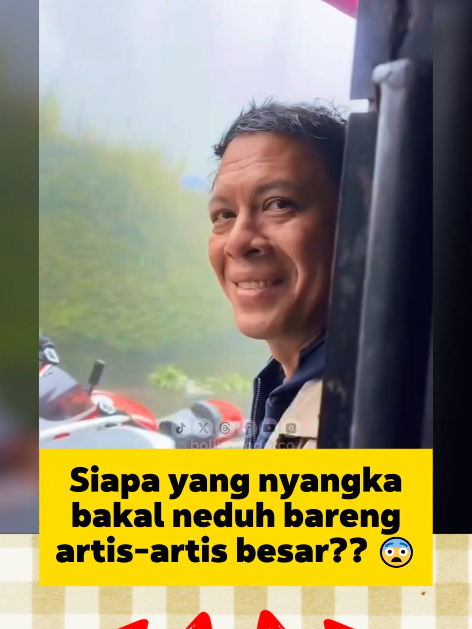 Bayangin lagi neduh gara-gara hujan di jalan ke Bromo… eh, tiba-tiba ngedrug ketemu Gading Marten, Raffi Ahmad, Ariel Noah, Desta, dan geng artis lainnya. Bukan mimpi, bukan halu. Beneran satu atap neduh bareng artis papan atas 😳 Momen random yang berasa masuk FYP kehidupan 😂☔ 📹: TT/fahrlzain, bolinggodotco #ViralMoment #KetemuArtis #GunungBromo #HujanBerkah #MomenLangka #NeduhBarengArtis #FYPIndonesia #FYP2025 #GadingMarten #RaffiAhmad #ArielNoah #Desta #ArtisIndonesia #KejadianTakTerduga #ViralDiTikTok #KejutanHidup #CeritaUnik #SelebritiIndonesia #BromoTrip #TravelViral