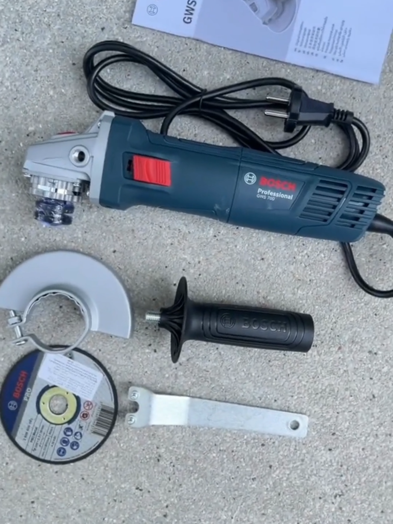 Bosch GWS 700 Professional Angle Grinder #bosch #boschprofessional #powertools #boschpowertools #boschph #boschquality #sag #boschgrinder #grinder #anglegrinder