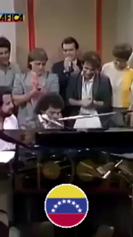 “Qué joya de nuestra música… Yordano e Ilan Chester, dos gigantes que marcaron una época con su talento, sensibilidad y letras que tocan el alma. Este video es un viaje directo al corazón de Venezuela. Qué privilegio haber crecido con su música. 🎶🇻🇪❤️”