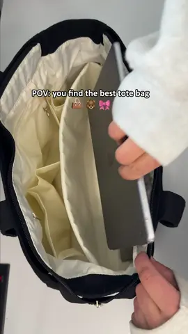 Did I find the best tote bag?? I got a the best tote bag with pockets!! There's literally so many pockets and compartments for all my everyday bag essentials.  Let me show you what's in my tote bag for back to school #whatsinmybag #totebag #schoolbag #collegebag #unibag #workbag #backtoschool #bagessentials #baggoals #packwithme