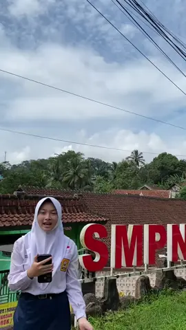 Yu samaan sekolahnya ke @smpn1panawangan bersama Teteh cantik @maldaaja 🤩 #smpn1panawangan #malda #nikreuh #fyp #kangdedimulyadi #kdm 