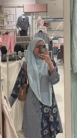 Omg so lawa la this bag! Design mossdoom always on top!👜✨