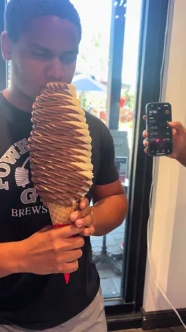 Do you think he finished it?! Tag or send this to someone who would make this food challenge look easy! 😋🍦#foodchallenge #icecream #yummy #hcf #tampa 