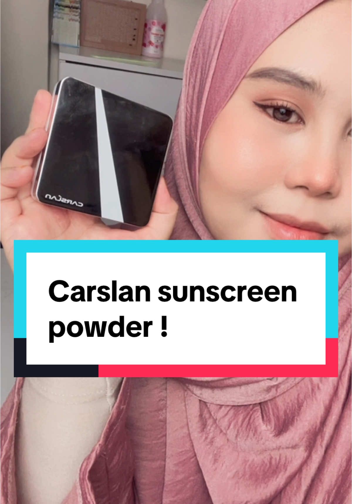 harga sape2 pon boleh letak mahal tapi dengan kualiti A++ yg Carslan bagi kat korang ni memang tak nyesal langsung , i yang kuat berpeluh ni mmg approved ya sunscreen powder ni 😘😘