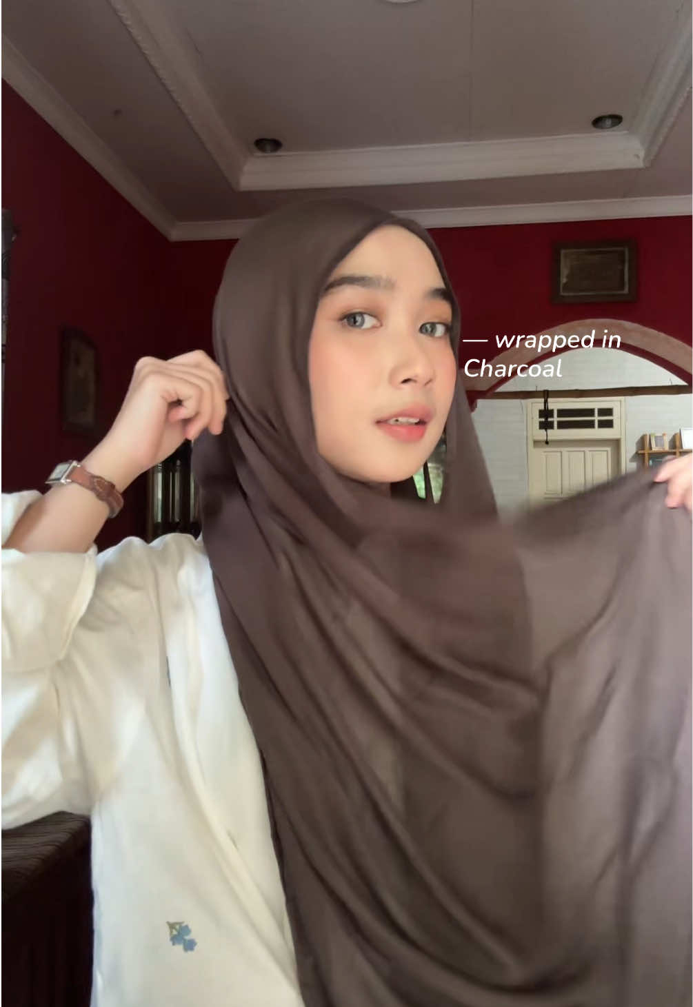 Replying to @diniim sukaa bgt sama new material viscose nya @Seventeen Store15 🫶🏻 will be my another favorite viscose 💯✨  #viscose #pashminaviscose #rekomendasipashmina #fyp #pashmina 