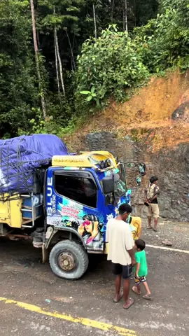 tenda biru signal lagi#fypシ゚viral🖤tiktok☆♡myvideo #fyppppppppppppppppppppppp #truck4x4papua #papuatiktok #sopirtrukpunyacerita 