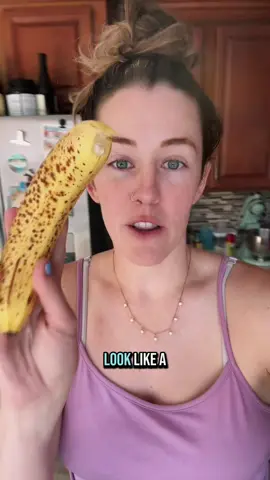 I love me some banana skins #healthtok #snacks #bananas 