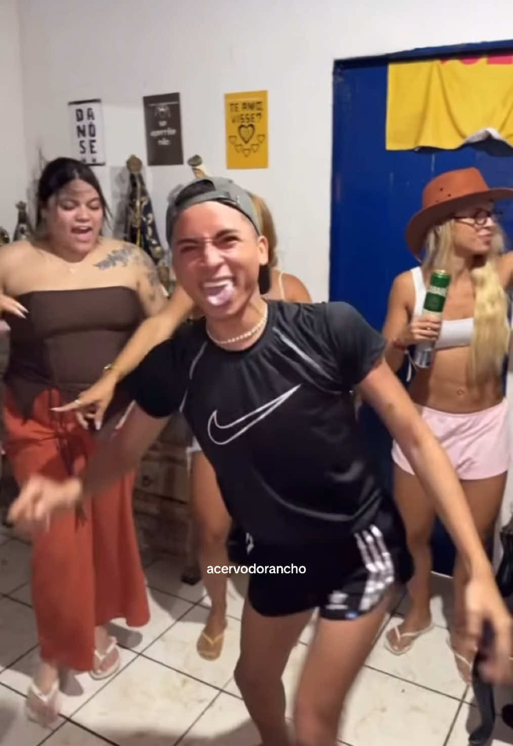 Pedroca deveria ficar sempre na casa dos novatos, a vibe combina demais! amandoooo #ranchodomaia #carlinhos #pedroca #carlinhosmaia #vaiprofycaramba #neiff #mcmirella @Carlinhos Maia 