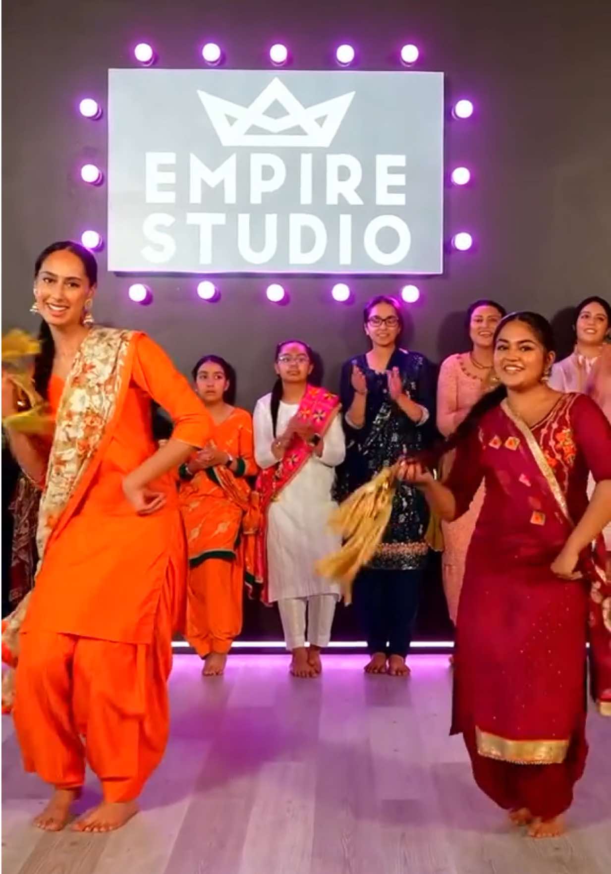 Held a Giddha workshop this past weekend and the vibes were 👌👌👌! #bhangraempire #bhangraclasses #giddha #giddhaworkshop #kalerangdaparanda #mothersday #mirzamoments #empirestudio