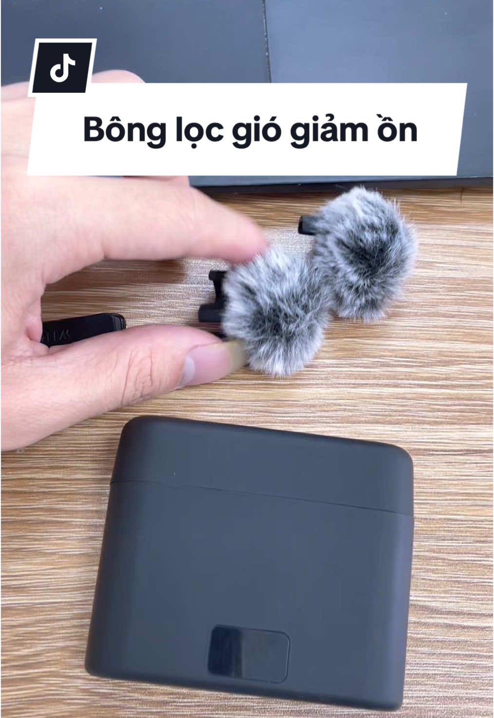 🎙️ BÀN BÔNG LỌC GIÓ CHUYÊN DỤNG CHO MICRO – THU ÂM TRONG, HẠN CHẾ TIẾNG ỒN! 🎧 Bạn đang dùng micro để thu âm, livestream hay dạy học online? Nhưng vẫn gặp tình trạng: ❌ Âm thanh vỡ tiếng khi nói gần mic ❌ Gió, hơi thở làm rè tiếng ❌ Bụi bẩn dễ bám vào mic, ảnh hưởng độ bền 👉 Giải pháp cực đơn giản – Bàn bông lọc gió chuyên dụng cho M31! ✅ Thiết kế vừa khít với đầu mic M31 ✅ Chất liệu bông mềm, dày, lọc gió hiệu quả ✅ Giảm tạp âm, lọc âm thanh trong hơn ✅ Bảo vệ micro khỏi bụi và hơi ẩm ✅ Dễ dàng tháo lắp, vệ sinh tiện lợi 💡 Phù hợp cho: thu âm podcast, livestream, dạy học, karaoke tại nhà! #LọcGióMicM31  #PhụKiệnMicM31  #BànBôngLọcGió  #ThuÂmChấtLượng  #MicM31  #LivestreamRõTiếng   #ChốngỒnHiệuQuả  #PhụKiệnThuÂm   #MicRẻĐẹp  #micgiárẻchấtlượng 