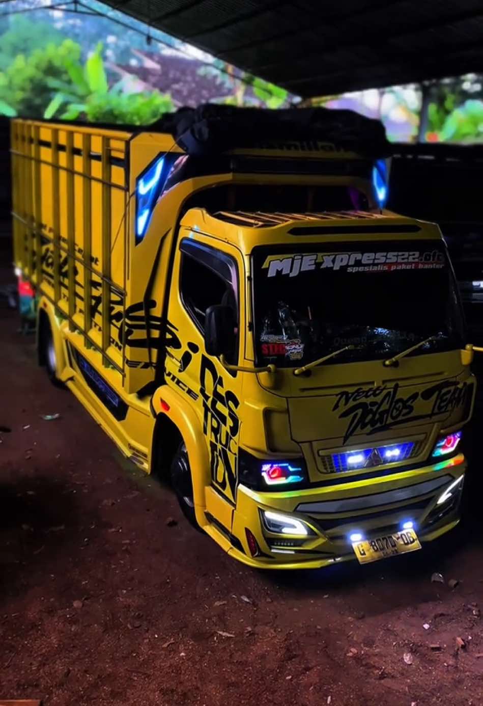 jangan cari aku di barisan para bintang 🤩 @AriesPoetra_BakTruk @𝙨𝙖𝙢 𝙝𝙪𝙙𝙖'𝙚 𝙙𝙚𝙬𝙚𝙠 @Bagus Vcb #truckmodifikasi #truckmaniaindonesia #cantermaniaindonesia #ariespoetrakaroseri #foryoupage #fypシ゚ #fyppppppppppppppppppppppp 
