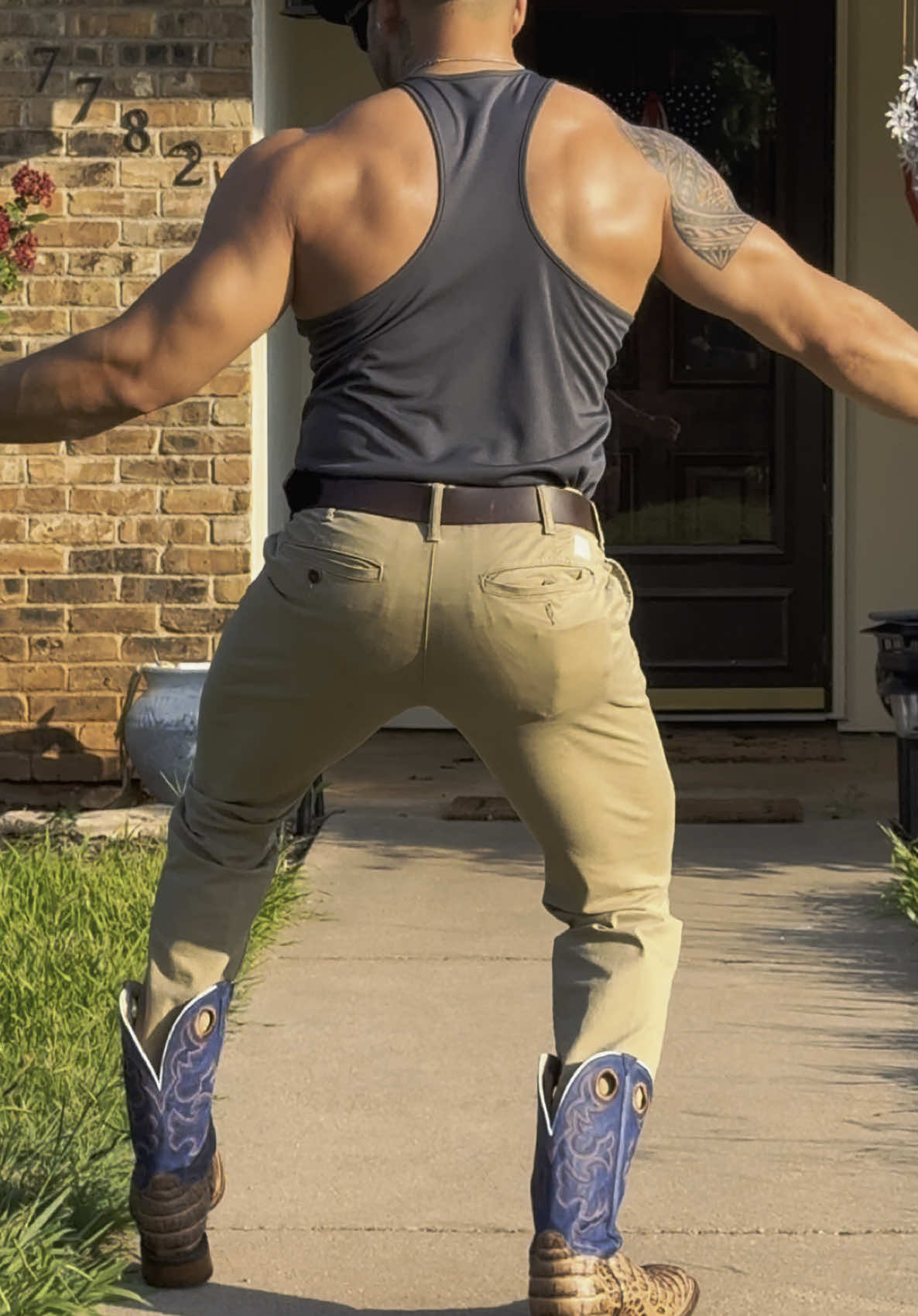 TRENDING DANCE BY TEXAS COWBOY 🇺🇸 #onthisday #fypシ #kanerogal #kiligpamore #duetwithme #trendingnow #trending #vloggerlifestyle #kingofchestbang #danceawesome #dancechallege #rogalbrothers #kanerogalreels #tiktokpinoy #trendingdance #fyp 