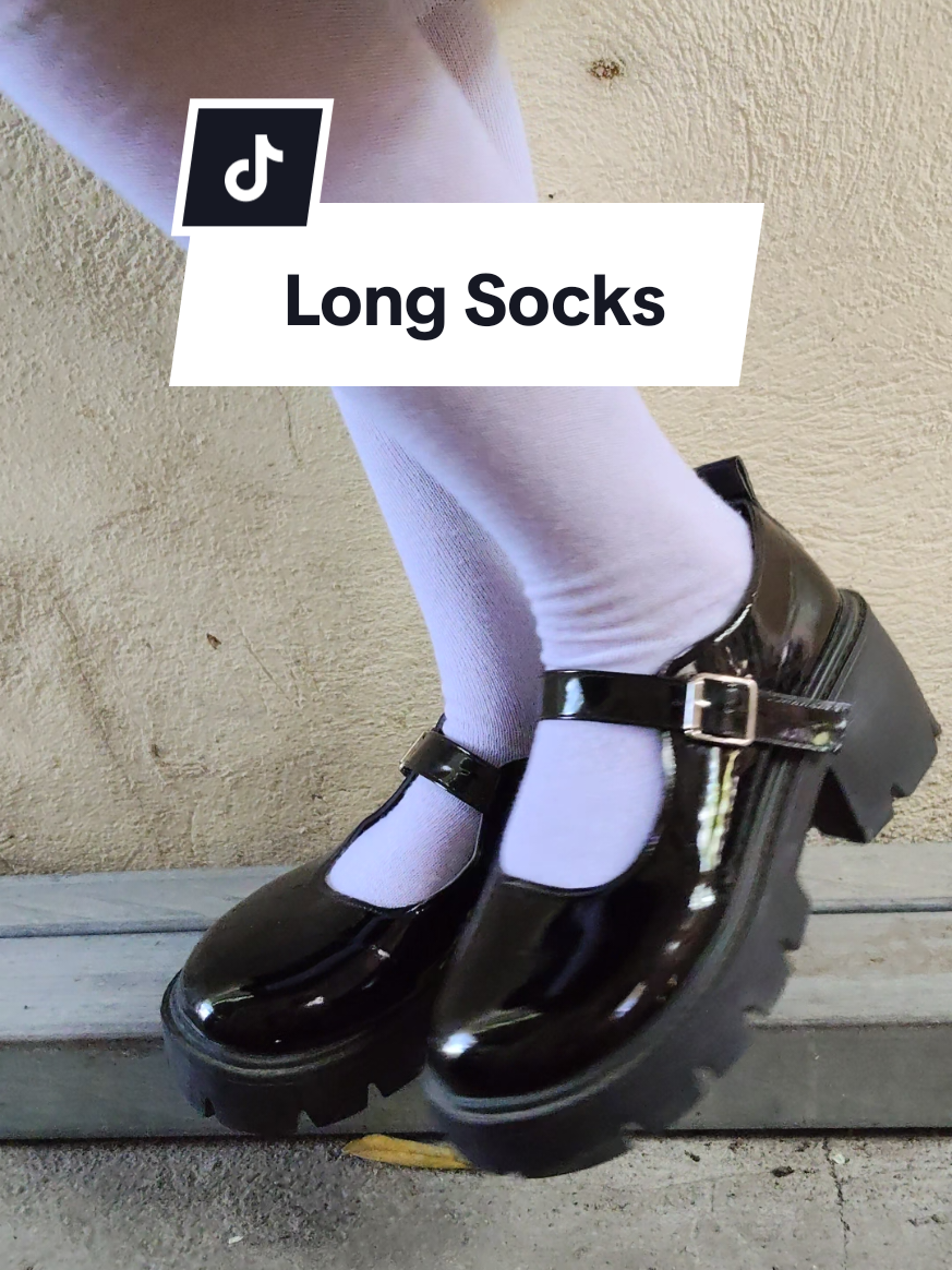 Taas noo at taas medyas! Long white socks para sa school porma na malinis at maayos! 😉 #socks #whitesocks #schoolsocks #cottonsocks #longsocks #medyas 