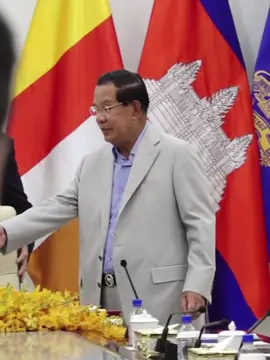 អនុញ្ញាតឱ្យប្រតិភូសម្ព័ន្ធសមាគមមូលនិធិ សម្តេចតេជោ ដើម្បីអភិវឌ្ឍន៏សហគ្រាសធុនតូច និងមធ្យមនៅកម្ពុជា (SAMDECH TECHO FOUNDATION FOR SME DEVELOPMENT IN CAMBODIA) ដឹកនាំដោយ ឧកញ៉ា តែ តាំងប៉ ប្រធានក្រុមប្រឹក្សាភិបាលសម្ព័ន្ធសមាគម ចូលជួបសម្ដែងការគួរសម។  វិមាន៧មករា រាជធានីភ្នំពេញ,ថ្ងៃទី២០ ខែឧសភា ឆ្នាំ២០២៥