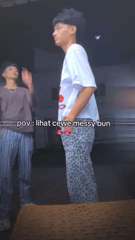 Messy Bun lovers😻@shintyaa11  prst:@SenaKayeye`ft 𝙂𝙂 #fyp #xyzabc #lewatberanda #shintyaa11 #beutifulgirl #foryoupage #foryou #shintyaforever #ftsf #4u #fypforyoupage #tiktok #am #preset #akbarkadabrra #presetalightmotion #presetdibawah5mb🎟️ #alightmotion #shintyaa_editzz #fypppppppppppppppppppppp 