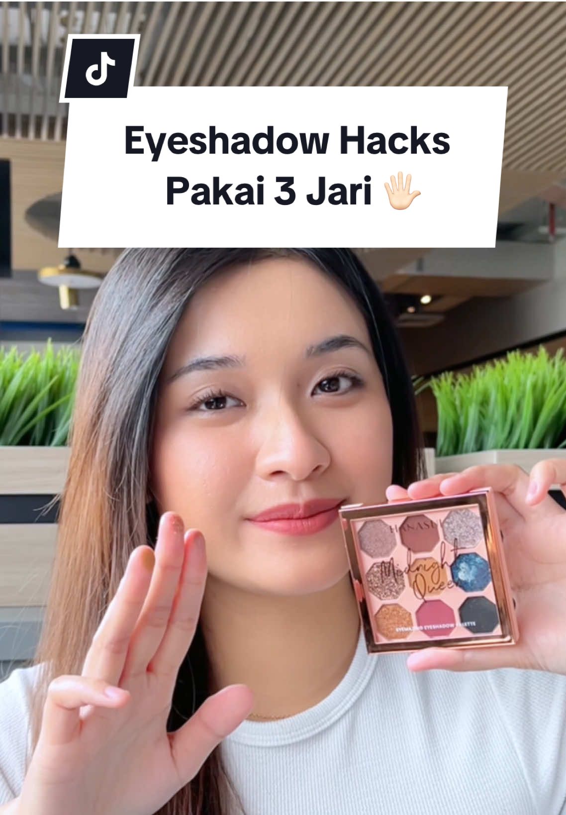 Udah cobain eyeshadow hacks pakai 3 jari belum?? 🙋🏻‍♀️ #Hanasui #HanasuiEyeshadow #EyemazingEyeshadowPalette 