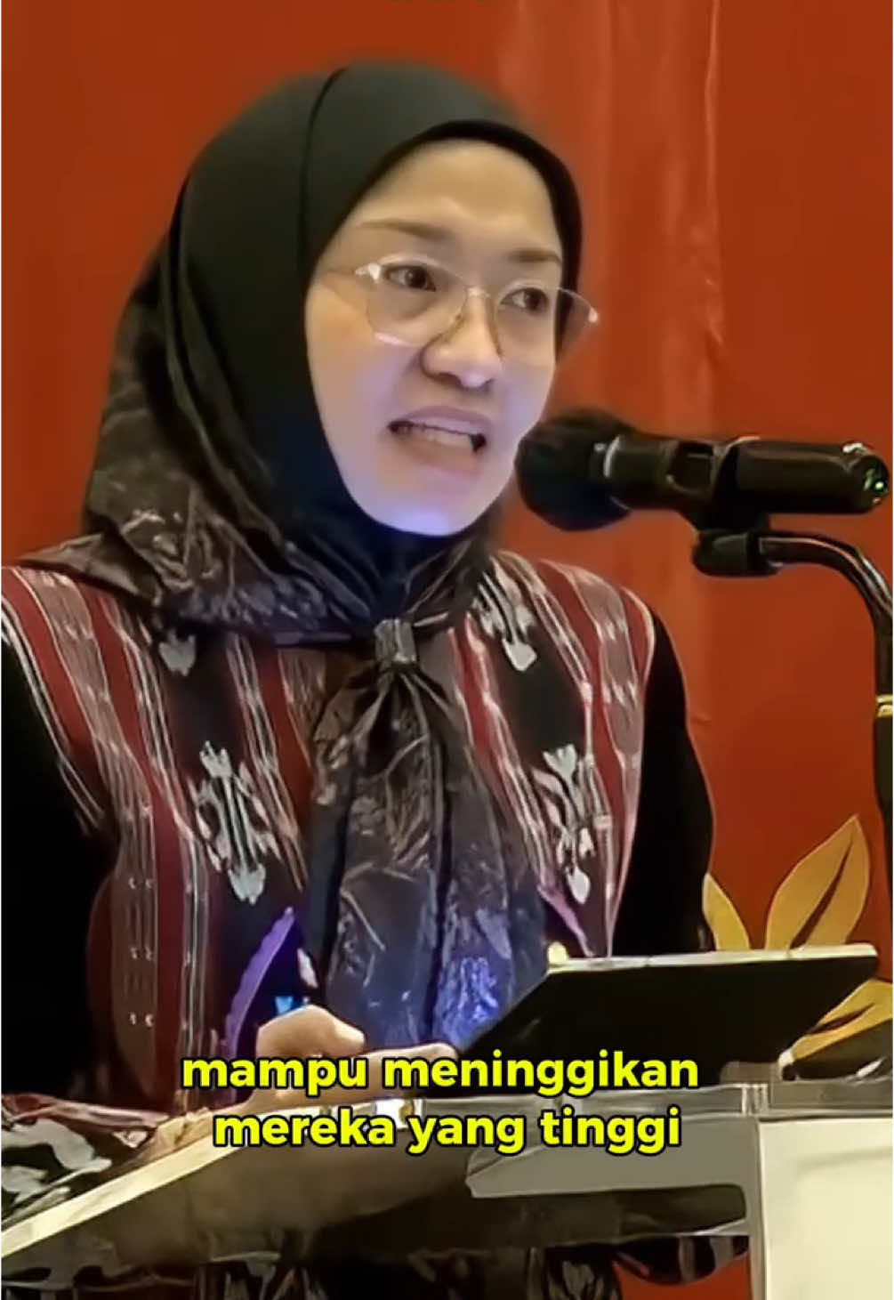 Halo Sobat Dipo!! Sekolah merupakan tempat belajar dimana kita tidak membeda-bedakan antara satu peserta didik dengan peserta didik lainnya. Berikut adalah salah satu testimoni Orang Tua peserta didik yang telah menyelesaikan pembelajaran di SMA Diponegoro 2, simak baik-baik ya🥰 #inspirasi #quotes #guru #menjadibaik #pelepasanwisuda #fypシ゚ 