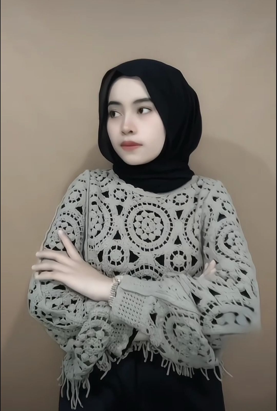 #Outfitidea #outfitnongkrong #atasanwanitarajut #chikmoreatasan 