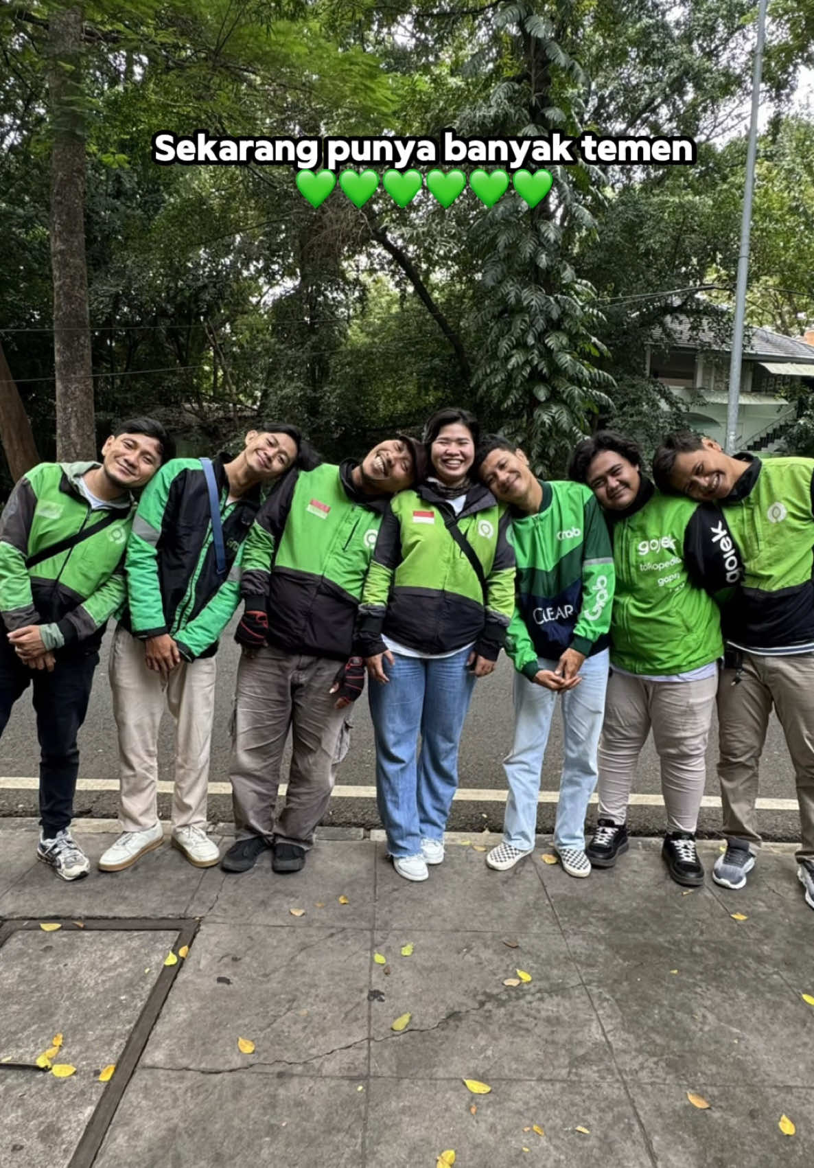 Jaman sekarang menyampaikan pendapat bisa melalui mana saja, termasuk lewat sosial media ini. Ini suara driver seperti gw dan teman-teman ini. Perbedaan dan Persaingan bukan masalah, kita tetap di aspal yang sama 🔥💚 @wenday @Patojek @nengrikagodel @bro ojol @ndutojol @davriz 