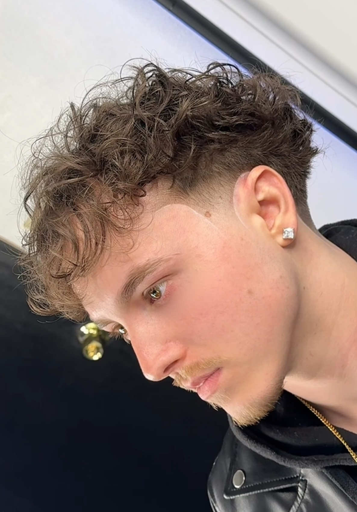 No 16 guard today ❌  Decided to not listen to bro and gave him a low taper fade texture fringe 😮‍💨🔥 📍EVERETT - SEATTLE WA, 🔗 click the link in my bio to book with me! #everettbarber #seattlebarber #bellinghambarber #tacomabarber #lowtaperfade #transformation #blowouttaper #texture #fringe #foryoupage #typ #haircut #menshair #mensgrooming #barbertransformation