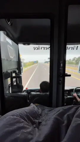 Ngebis for life. #bismania #bismaniacommunity #busmania #busmaniacommunity #ayonaikbus #videobis #busindonesia #busmaniaindonesia #bismaniaindonesia #bisindo #fyp #fypage #fyppppppppppppppppppppppp #fypシ゚ #fy #fypp 