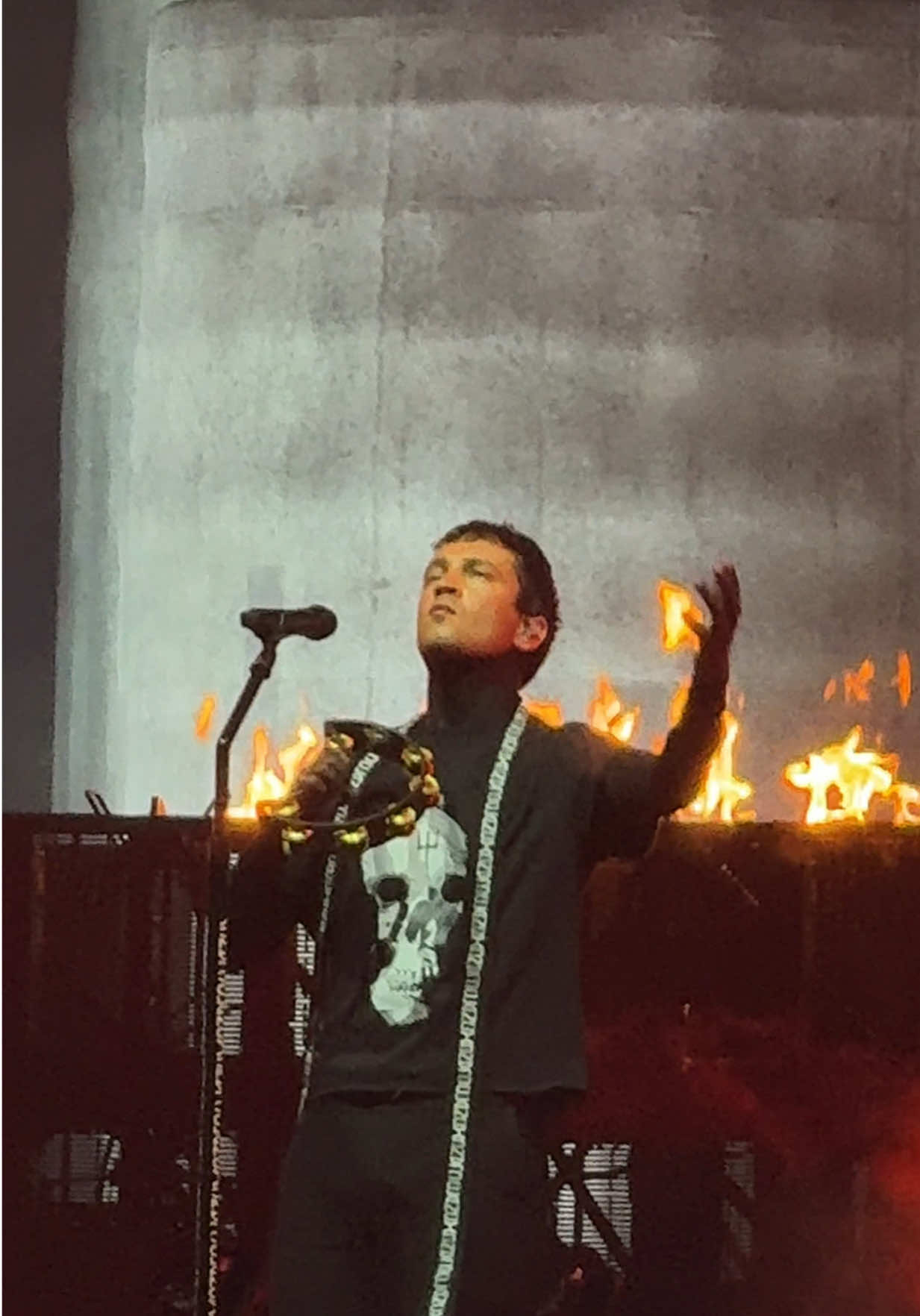 @twenty one pilots on the 13/05/2024 Song: Heavydirtysoul #clancytwentyonepilots #tøp #o2london #london #tylerjoseph #joshdun #trench #clique ##clancytour 