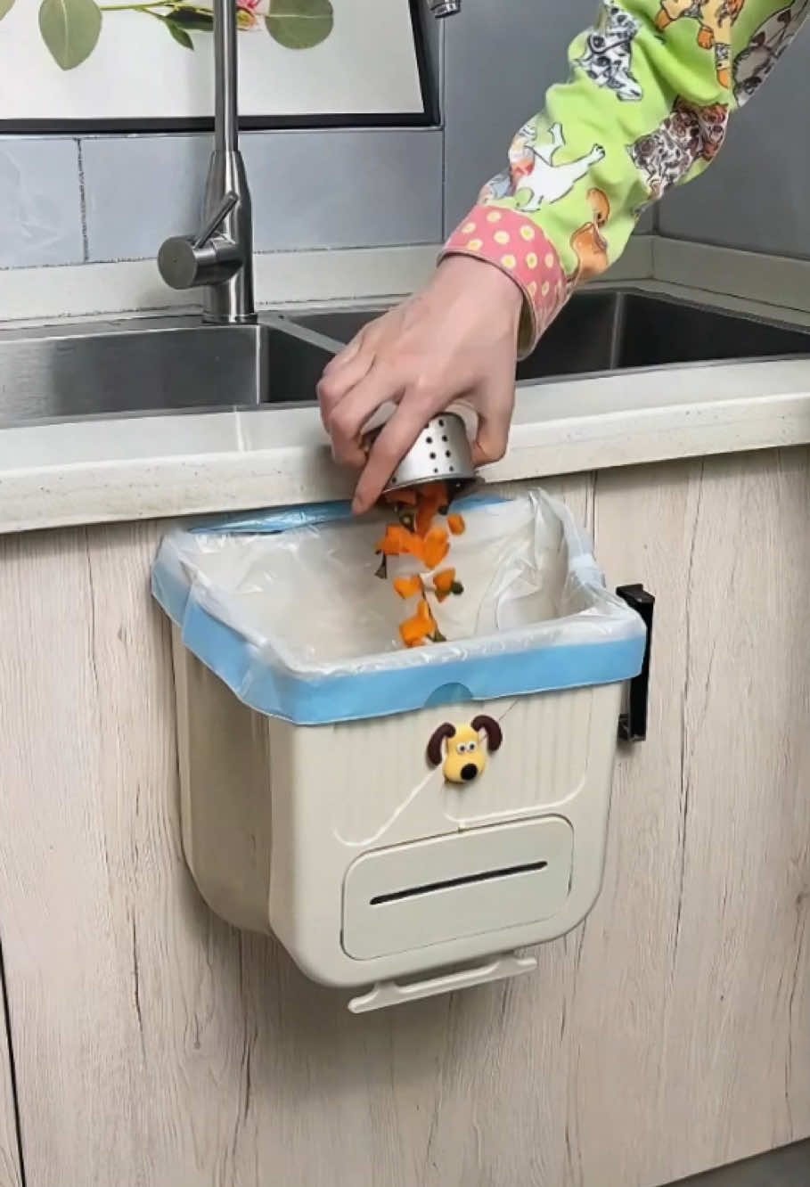 Retractable trash can: Expands to hold more garbage, shrinks to store compactly. Durable, space-saving and stylish - the best way to manage your waste!#fyp #TikTokShop 
