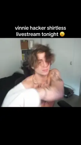 He looks so good! #vinniehacker #vhacker #vinnie #shirtless #livestream #viral #fyp