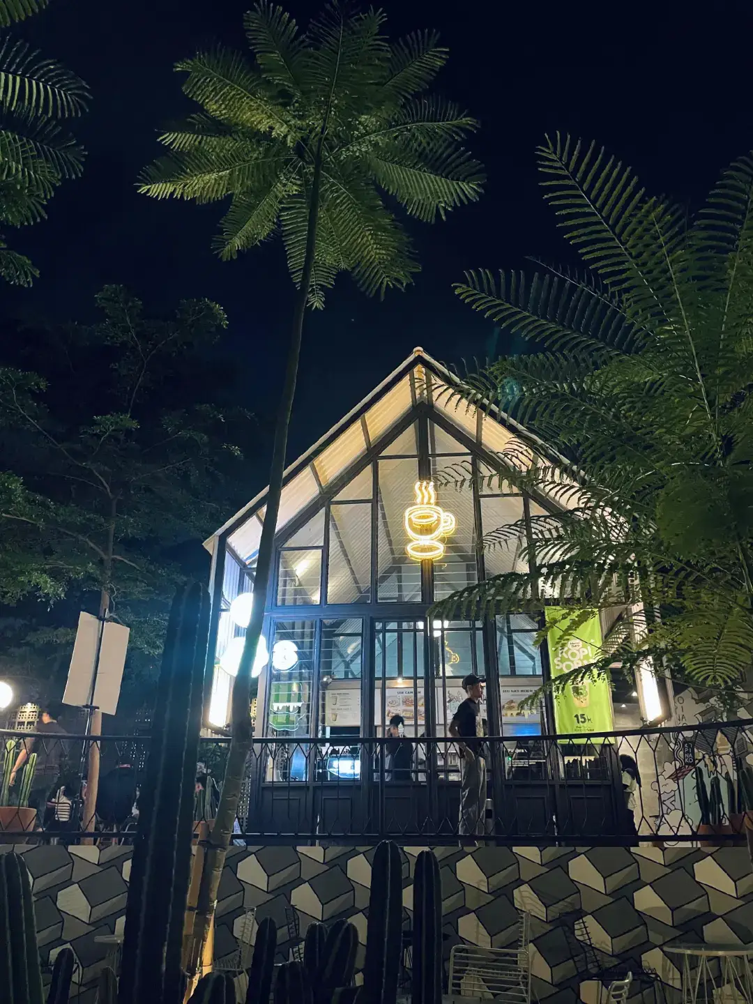 Detail bangunan yang Instagramable banget, cocok buat spot foto. 📍Kopi Nako Serang #kopi #kopinako #kopiestetik #kafeserang #kafebanten 