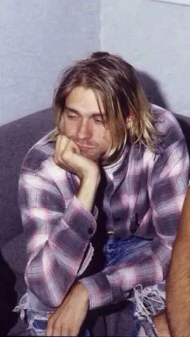 #CapCut Kurt cobain flanel outfit  #kurtcobain  #kemejaflanel  #outfit  #paprandom 