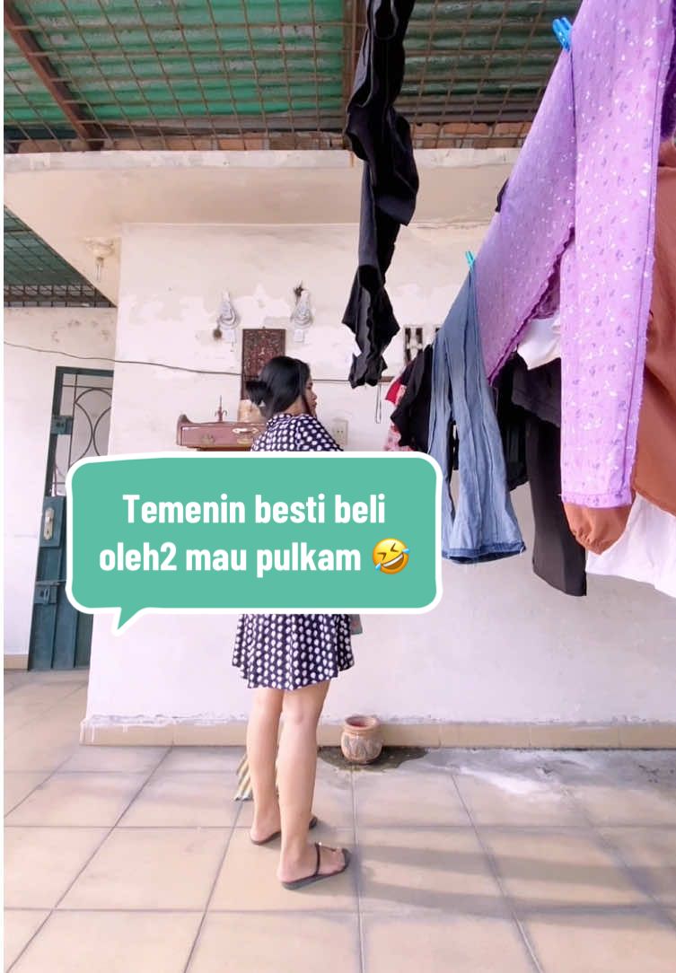 kalian kalau pulkam bawa oleh2 apa we??