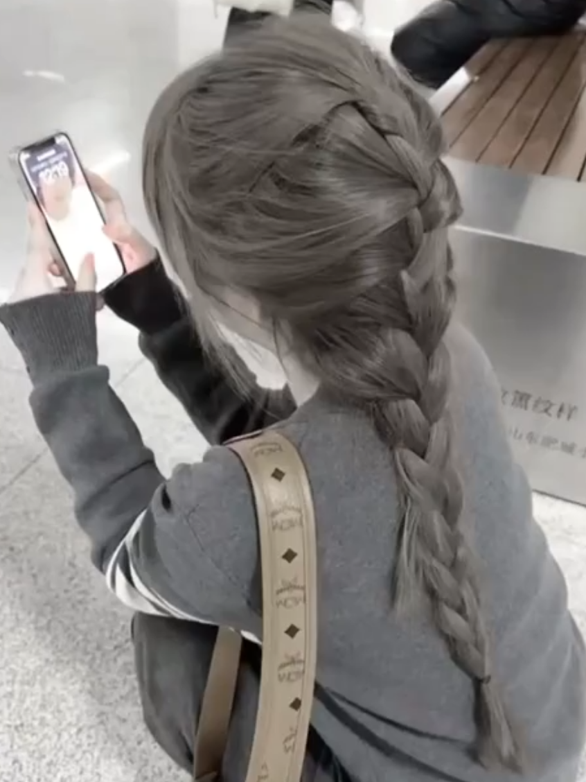 ash grey hair Color #fekagnas #catrambutviral #catrambutkorea #ashgrey #haircoloring #haircolor #stylefithaircolor #fyp #fypage#viraltiktok #viralvideo 