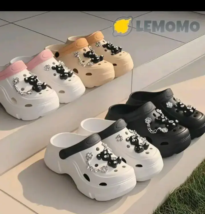 sendal anak dengan desain yg lucu banyak di sukai anak anak kapan lagi dapet sendal se kece ini dengan harga yg super terjangkau. #sendalwanitakaret #sendalanakmurah #sendalcroks #monetisasi #jangkauanluas #fyp @Andre 1993 @widiarti @meichell_5 