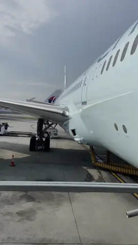 PORSCHE GT3RS just landed  Abudhabi 🛫 ➡️ Kuala Lumpur 🛬 #groundhandling #gtr #aviation #etihadairways #airportlife #airportvibes #fyppppppppppppppppppppppp 