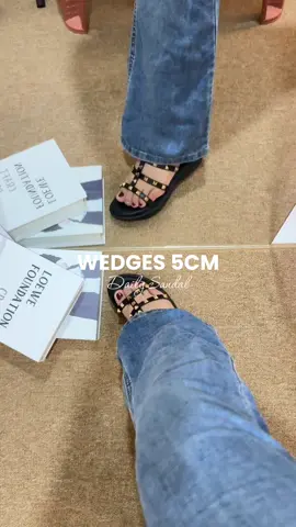 Ibuk” sosialita wajib punya🤭 #sandalwanita 