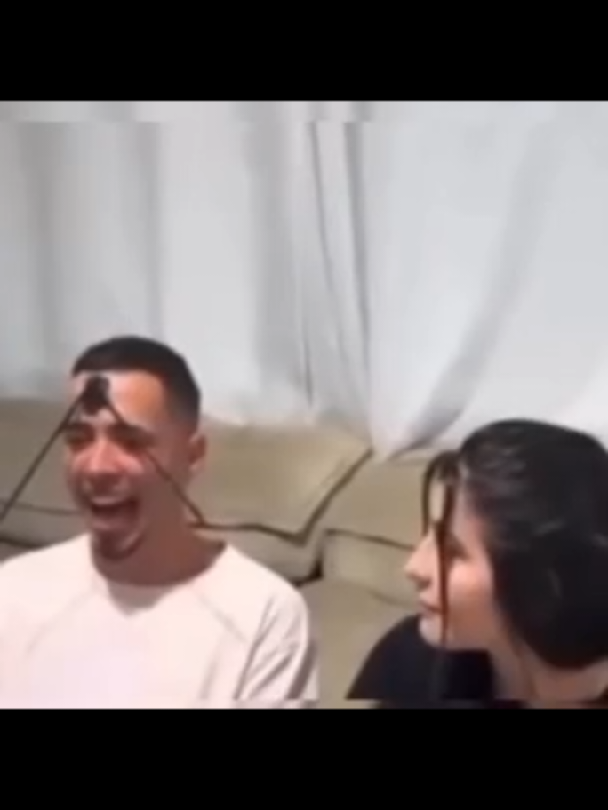 ketika seorang abang ledekin gaya rambut adek nya😂