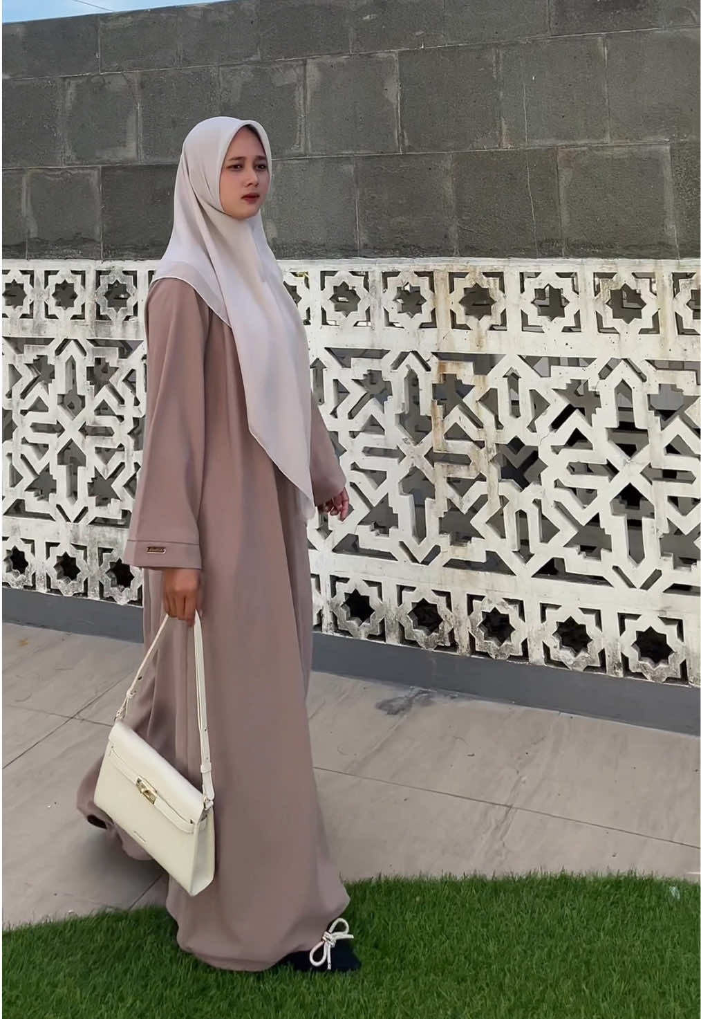 Nemu Abaya Basic Cuma 100rban Sesimple senyaman ini woyyyy 🥺🫶🏻#abaya #abayabasic 