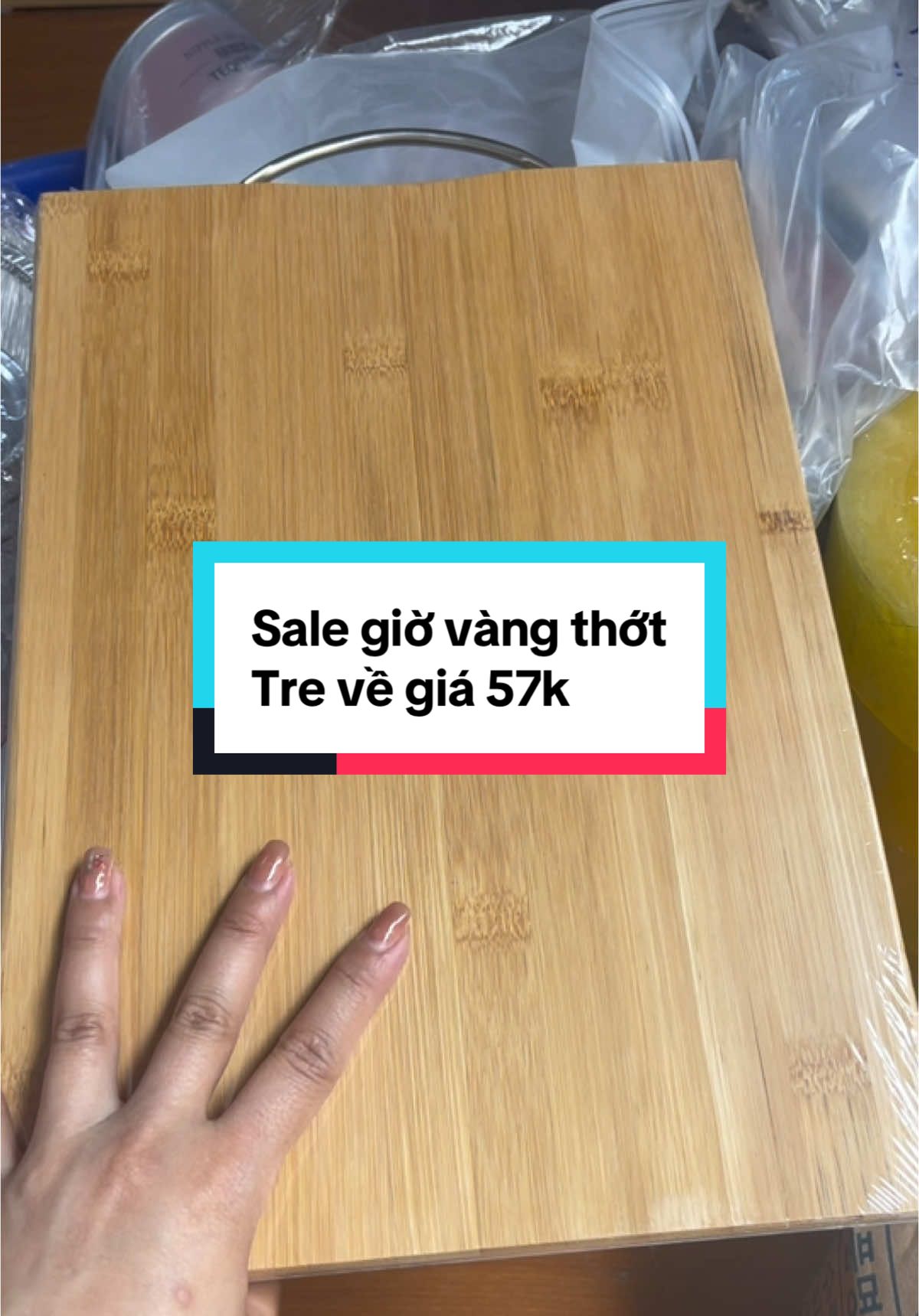 Sale giờ vàng  Thớt tre chống mốc có móc treo. Thớt dầy dặn và chắc chắn nha#gianganh1987 #xuhuongtiktok2025 #xuhuong #thottre #thottrekhangkhuan #thottretunhien 