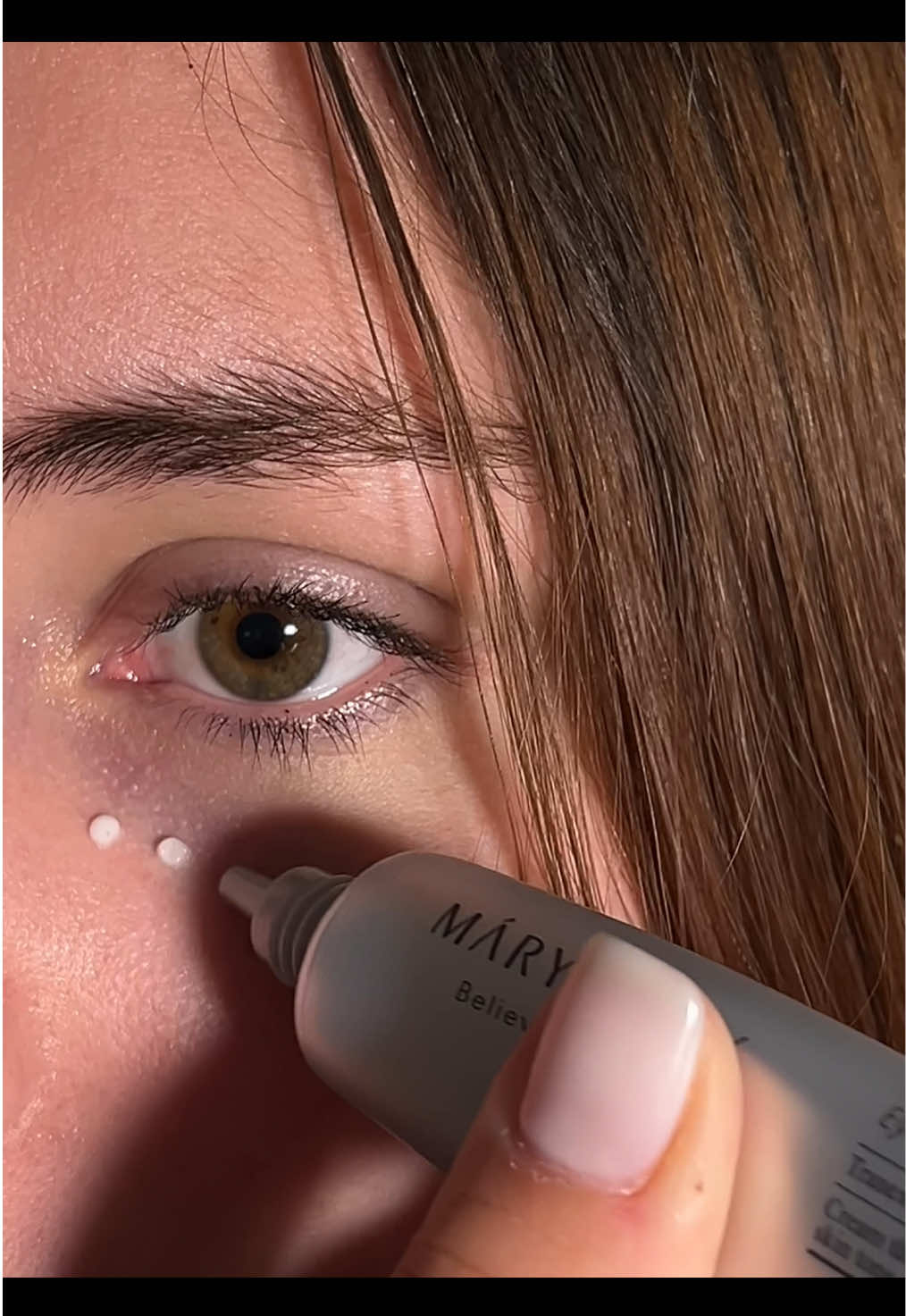 Your skin will shine with “MARY&MAY” @YesStyle 💕 ⏩️Mary&May - Brightening mask with niacinamide and vitamin C 🫶 •Thanks to the components of niacinamide + vitamin C, dullness and darkening of the skin is lightened)  After the first application of the mask, the face is noticeably softened, cleansed, and the activity of the sebaceous glands is balanced.  The mask inhibits melanin production and reduces the amount of oxidized melanin.  Thanks to the spacious case and tweezers, beauty treatments are incredibly simple and hygienic)   ♻️All ingredients comply with the EWG green class, are not tested on animals and are designed with eco-friendly packaging in mind  Passed the skin irritation test and does not contain 16 harmful ingredients. ⏩️Mary&May - Tranexamic Acid + Glutathione Eye Cream👁️✨ -This eye cream visibly improves the appearance of dark circles and freckles in sunny weather, making the skin around the eyes more refined and radiant.  The powerful antioxidant glutathione and skin brightening tranexamic acid inhibit melanin synthesis, energizing tired eyes for a radiant look.  In combination with vitamin C, it improves the appearance of freckles and promotes collagen formation.  What makes me most happy is that these are dermatologically tested products 🫰 And thanks to my code: MARY06JM3 you will get a nice discount on your purchase at YesStyle 🫶  . . . #marynmay #lovemarynmay #kbeauty #nighttimeroutine #brightening #vitamincmask #beauty #ugcdeutschland #contentcreator  #unbezahltewerbung #top100testerin #acidotranexamico #contornodeojos #cream  #maryandmay #glutation #antiarrugas  #vitaminc #beauty #care  #eyecream #cleanbeauty #koreanskincare #kbeauty #tranexamicacid #glutathione  #YesStyleReview #YesStylelnfluencers #makeup  #рекомендации #топ #корейскаякосметика  @Mary&May Influencers 