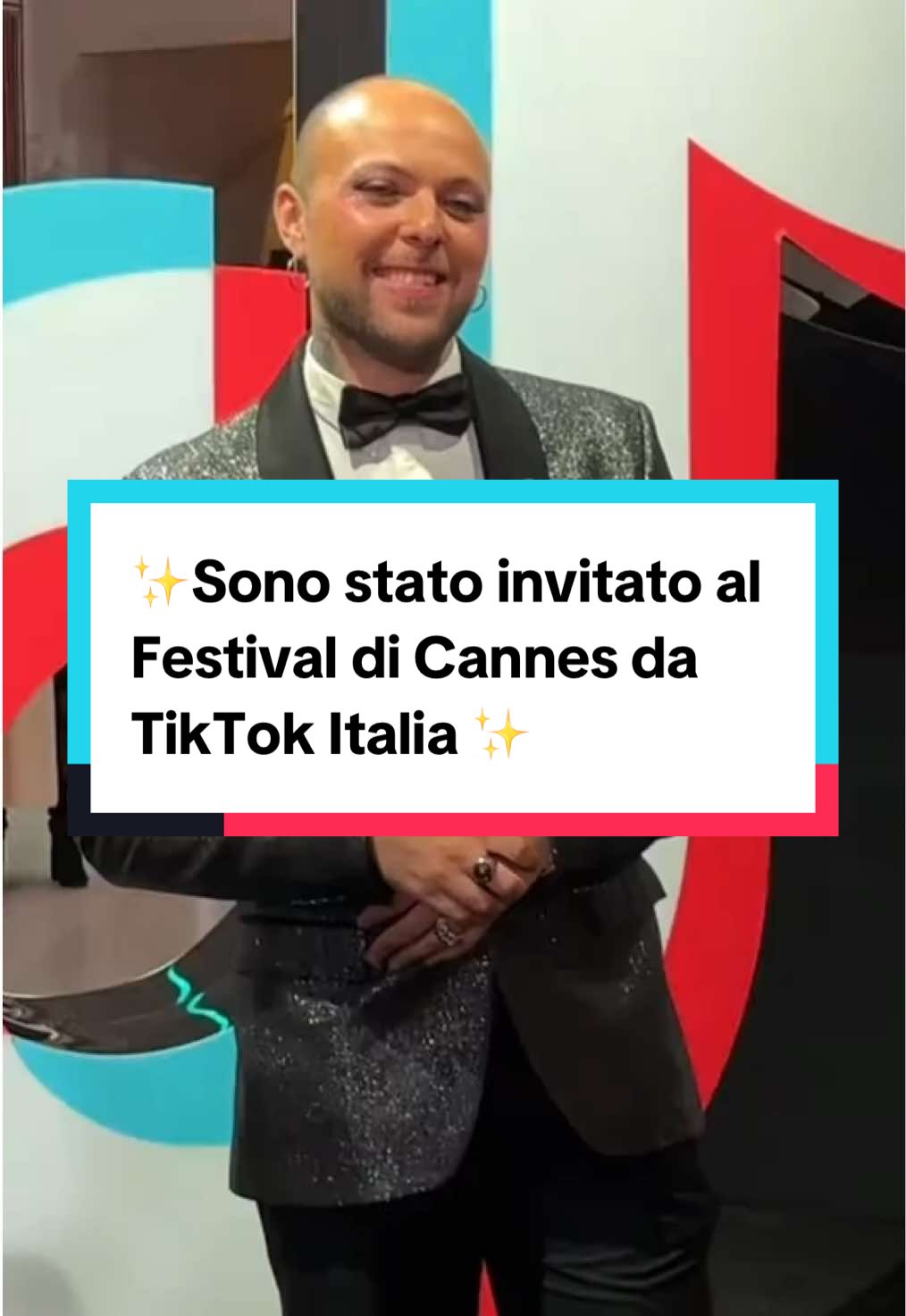 E FINALMENTE LO POSSO SVELAREEEE 🎉Come me lo spiego? Come lo spiego al piccolo Fra che sognava in grande? Sarò ripetitivo? Forse. Ma continuo a sorprendermi di ciò che accade nella mia vita, e oggi questo è uno di quei traguardi che ancora faccio fatica a credere che sia vero. Quando l’invito è arrivato ho pianto, sì, forse non ci crederò fin quando non sarò lì in carne ed ossa🥹 Però non voglio stare qui a darla vinta alle mie paranoie quindi me la voglio godere e dire “cazz, si va a Cannes!” 🍾🥹❤️ 📌Grazie @TikTok Italia per l’invito  #Cannes2025 #DaVedere 