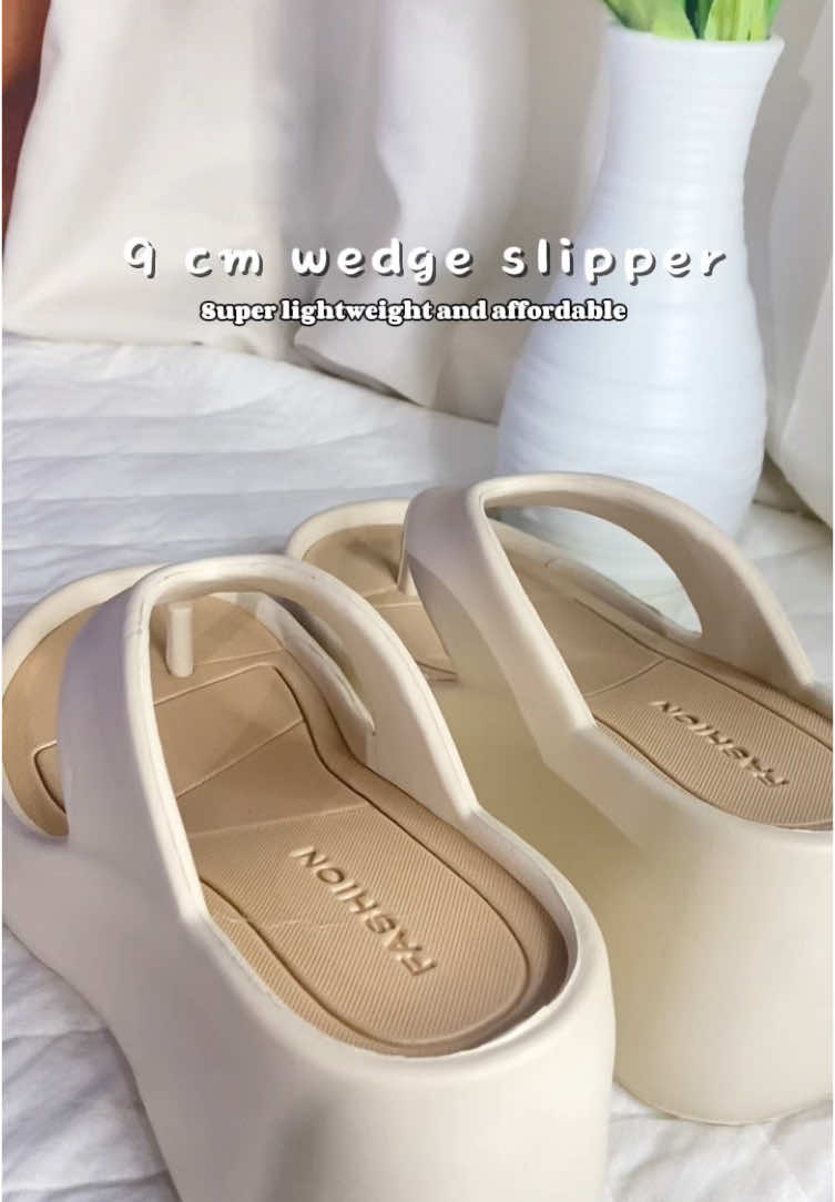 #wedgeslippers #wedgesandals #9cm #slippers #sandals #beige #footwear #wedges #aesthetic #OOTD #lightweight #affordable #highheels 