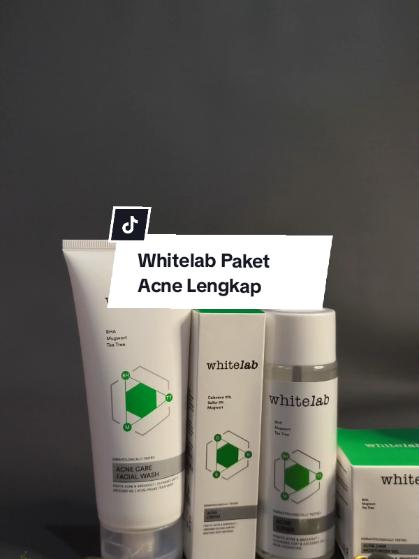 ••Whitelab Acne Care Facial Wash•• Membantu melawan bakteri penyebab jerawat, mengangkat komedo, dan sebum berlebih, serta meningkatkan pertahanan alami kulit.  ••Whitelab Acne Toner•• Membantu mengontrol produksi minyak berlebih, membersihkan sisa-sisa kotoran, dan mempersiapkan kulit untuk perawatan selanjutnya.  ••Whitelab Acne Calming Serum•• Diformulasikan dengan Mugwort 5%, BHA, dan Tea Tree yang membantu merawat kulit berjerawat, mengurangi peradangan, menenangkan kulit kemerahan, dan melawan bakteri penyebab jerawat.  ••Whitelab Acne Cream•• Mengandung Calamine 10% yang membantu mengeringkan jerawat, mengurangi produksi minyak, mencegah noda hitam, dan meredakan kemerahan. #whitelab #acne #paketlengkap #rekomendasi #fyp #soundviral 