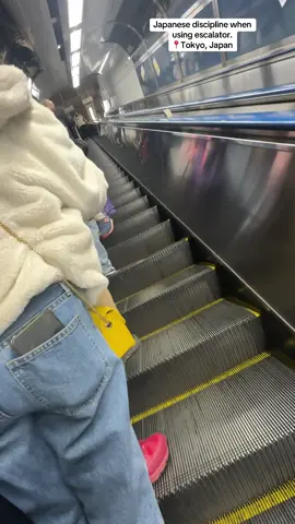 In Tokyo, people stand on the left side of escalator. #fyppppppppppppppppppppppp #trending #fyp #japantravel #tokyo #discipline #escalator 
