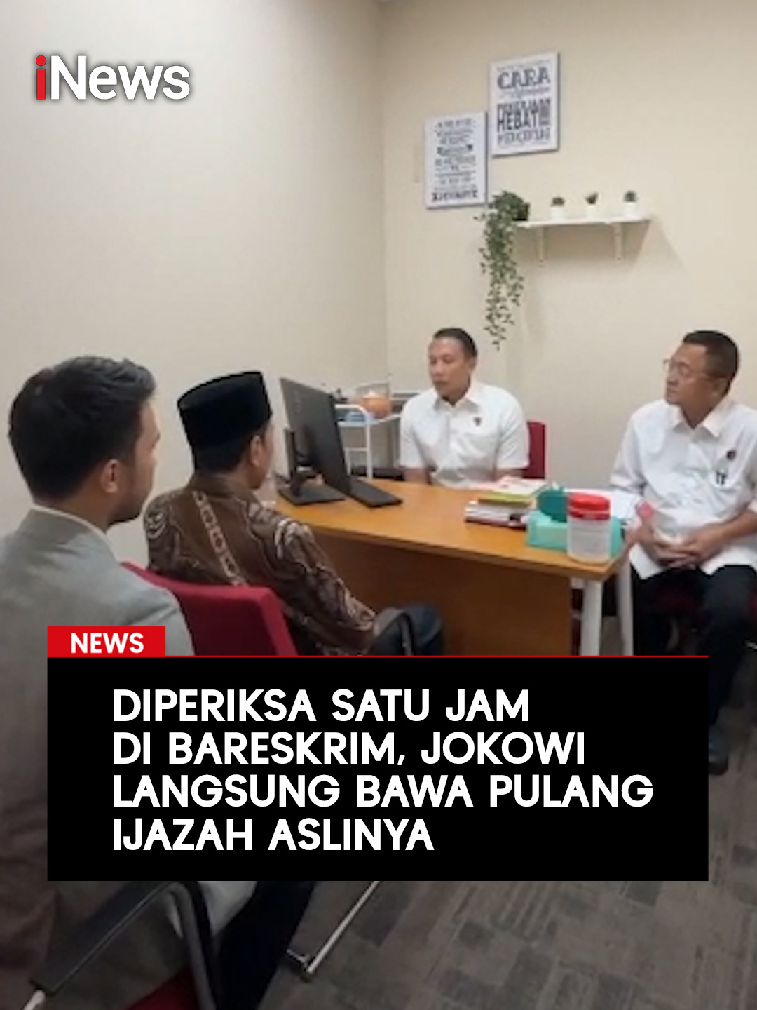 Presiden ke-7 RI, Joko Widodo (Jokowi), diperiksa di Bareskrim Polri terkait dengan dugaan ijazah palsu pada Selasa (20/5/2025). Ia diperiksa penyidik selama kurang lebih satu jam. Jokowi mengaku ditanya sebanyak 22 pertanyaan seputar skripsi hingga aktivitasnya selama kuliah. Jokowi menyampaikan dirinya juga mengambil kembali ijazah asli miliknya yang sebelumnya telah.. diserahkan kepada pihak kepolisian sebagai bagian dari proses penyelidikan. Meski menyatakan telah mengambil kembali dokumen tersebut Jokowi enggan  menunjukkan ijazahnya.  Baca selengkapnya hanya di  https://www.inews.id/news #iNews #Jokowi #JokoWidodo #IjazahJokowi #IjazahPalsu