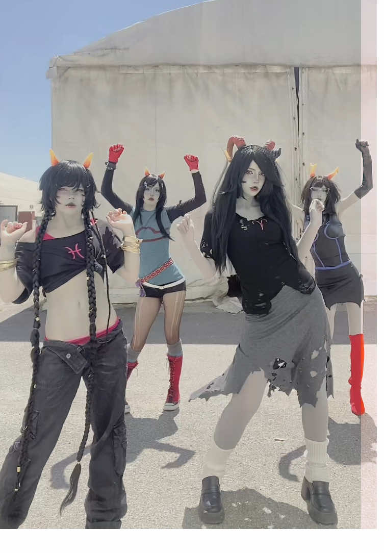 HOMESTUCK GANG 🫦🫦🫦 @gerta ♤ @Ribi 🐾 @Luckyrin  #homestuck #homestuckcosplay #homestuckedit #aradiacosplay 