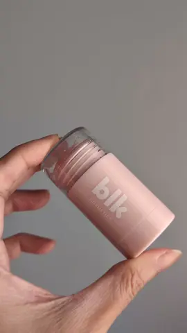 As someone who has lived in the 2000s and got stuck there, I honestly don't like putting on a lot of products on my face for my make-up but it's good to try on make-up or skincare innovations now and then. I'm surprised how good they are and realize they're not so bad at all #blkcoolingprimerstick #makeupprimer #blkprimer #blkcosmetics 