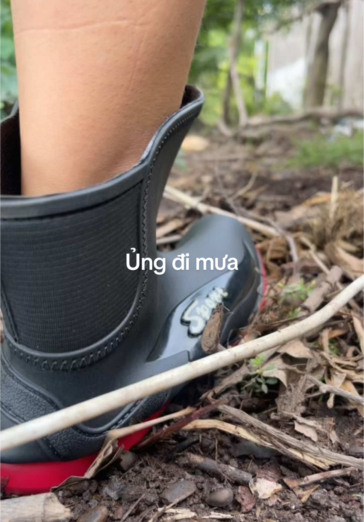 Đôi ủng đi mưa #nangluongtichcuc💪🍀 #bỏphốvềquê #xuhuong #trend #sanphamxuhuong @Phan võ 