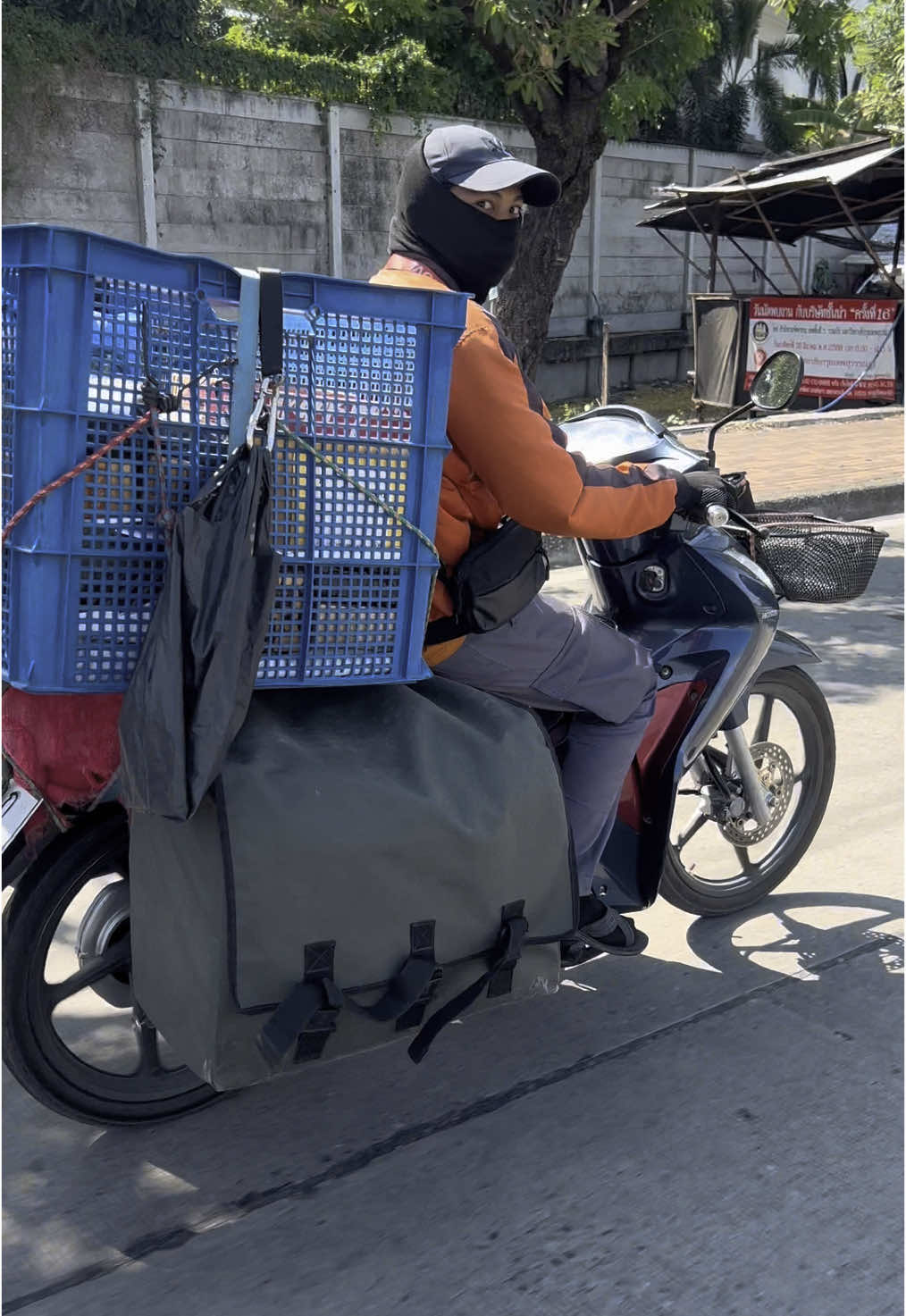 อะไรสีเหลืองๆ🤨 #fypシ゚ #ขนส่ง #ชอปปี้ที่รัก🧡🧡🧡 