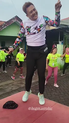 #bogenaerobic #instruktursenam #senamkreasi #minggupagi #aerobics #surabaya #zumba #fyp @Ly_Black.07 