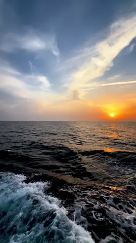 Ngọt ngào là anh, chua cay mặn đắng cũng là anh, vậy anh là gì với em, hay chỉ là vô vị…